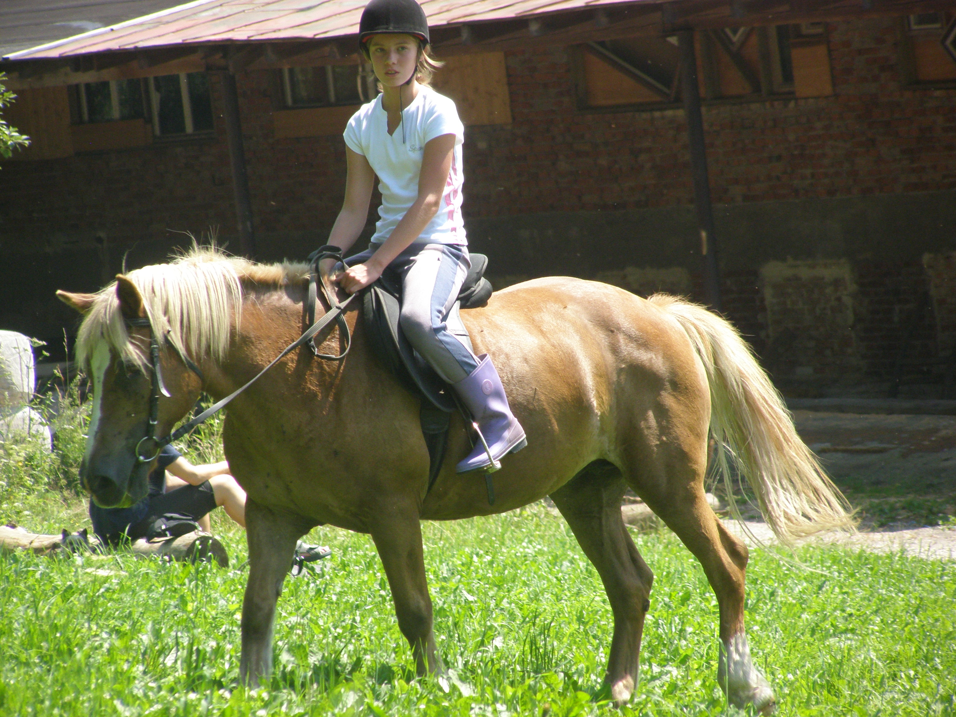 S astou